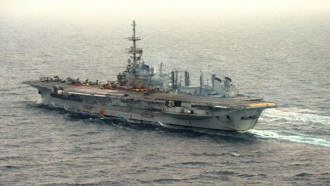 Στη Βραζιλία το ελεγχόμενο ναυάγιο του αεροπλανοφόρου Foch